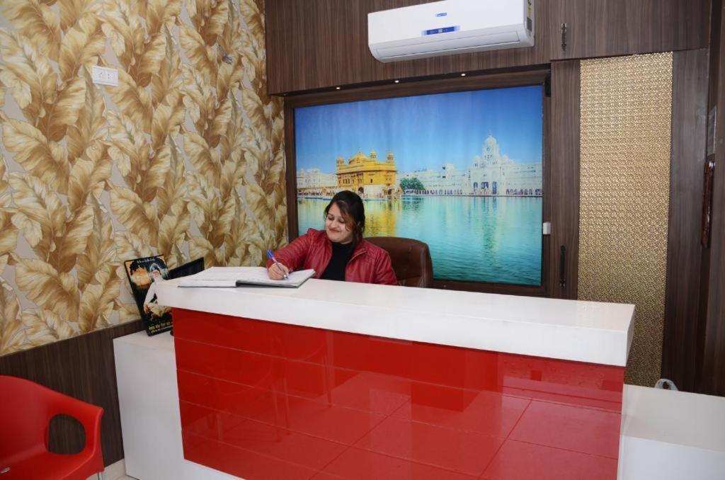Hotel Robin Inn Amritsar Exterior photo