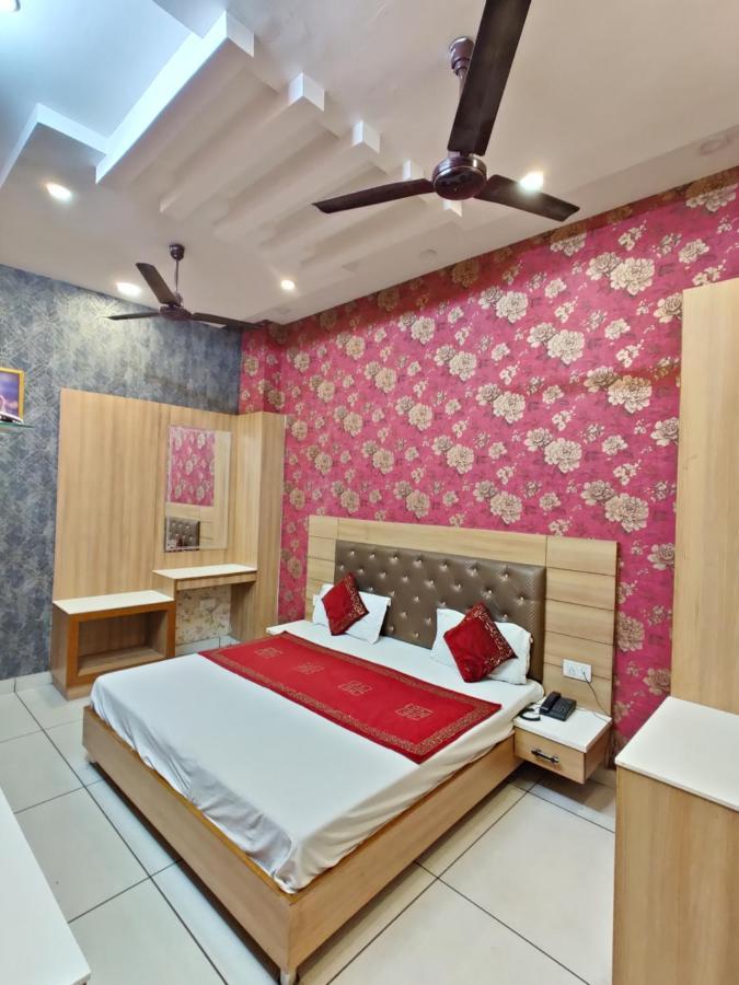 Hotel Robin Inn Amritsar Exterior photo