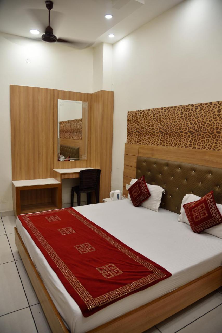 Hotel Robin Inn Amritsar Exterior photo