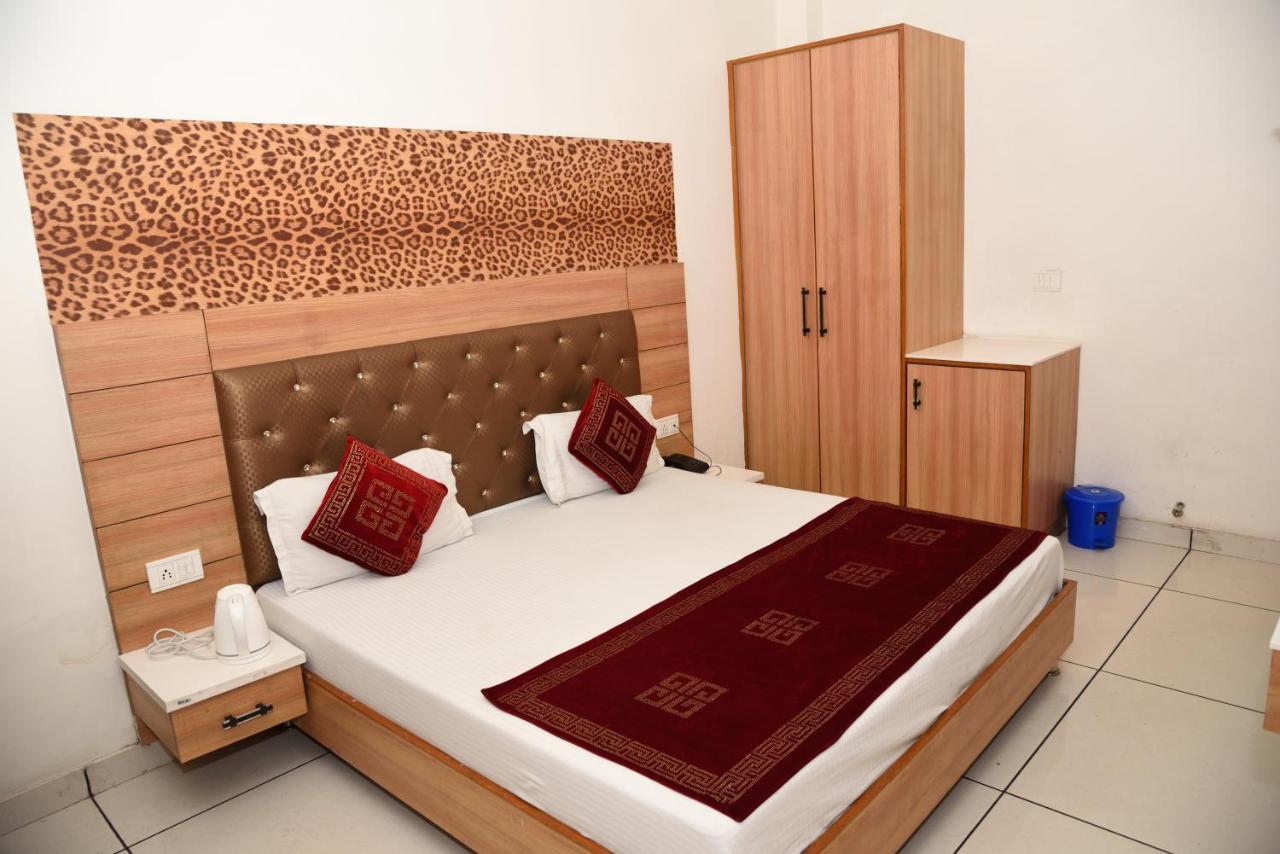 Hotel Robin Inn Amritsar Exterior photo