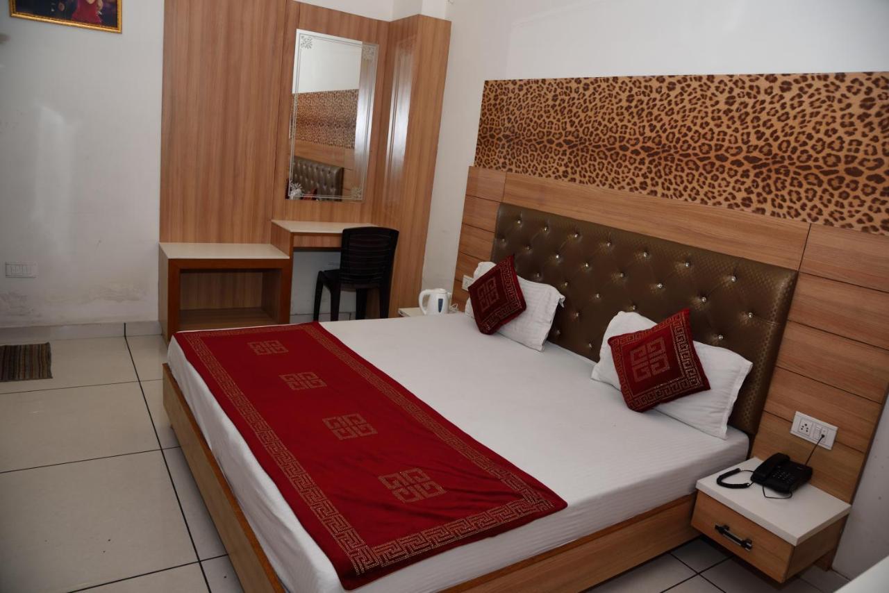 Hotel Robin Inn Amritsar Exterior photo