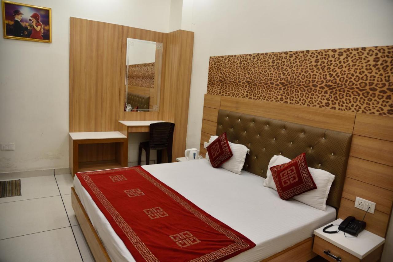 Hotel Robin Inn Amritsar Exterior photo